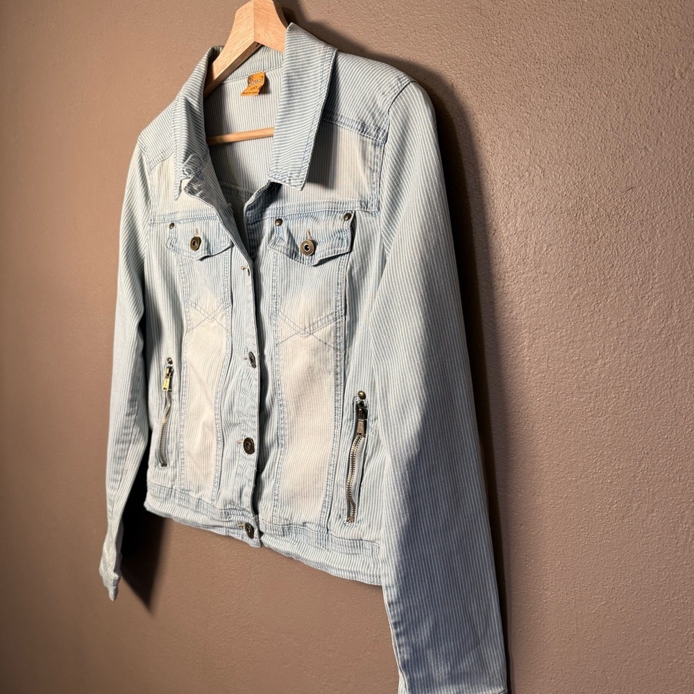 Jou Jou Womens Cropped Light Wash Distressed Denim Pinstripe Jean Jacket Size XL - Picture 9 of 16